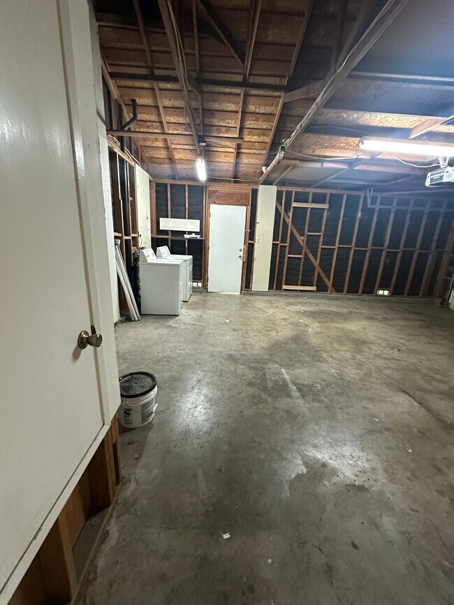 Building Photo - 2521 Casita Dr