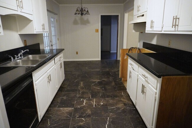 Building Photo - Southern Hills Remodeled Home