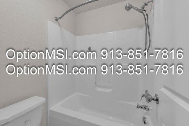 Building Photo - Charming 3-Bedroom Townhouse in Piper School District