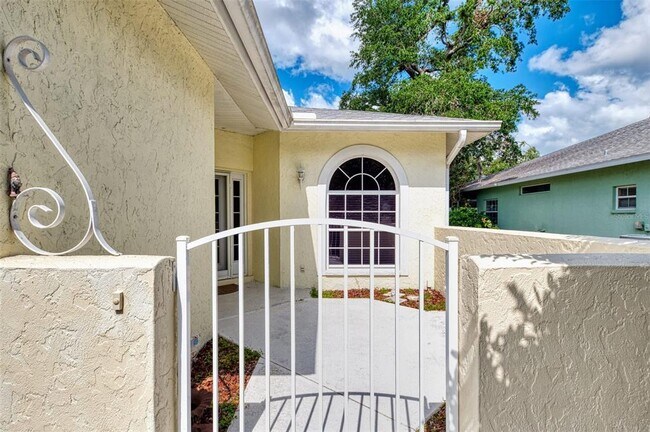 Building Photo - 4350 Iola Dr