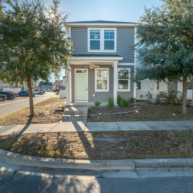 Building Photo - Peaceful Park Circle Retreat