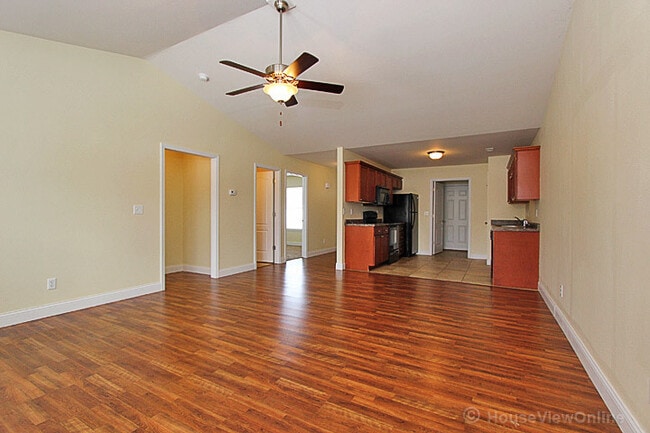 Building Photo - Founders Court 135/137