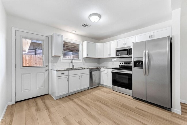 Building Photo - 14791 Dutchmans Dr