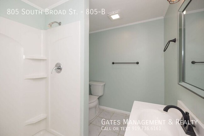 Building Photo - 805 S Broad St