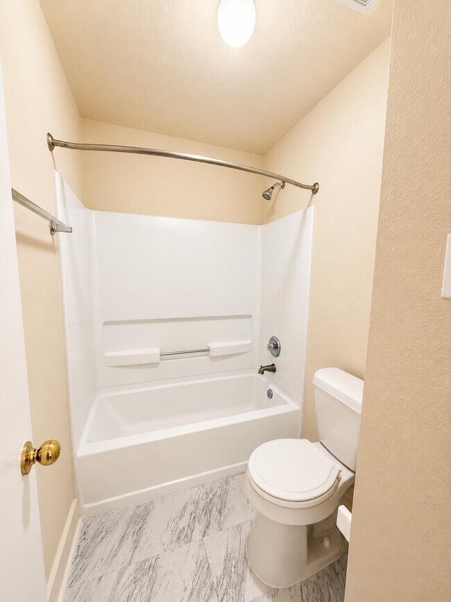 Building Photo - 6146 Settlers Lake Cir W