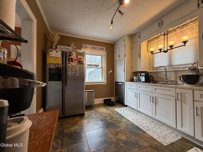 Building Photo - 21 Baker St