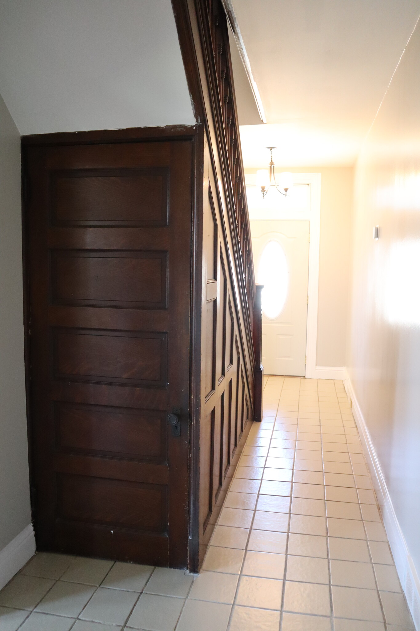 Main floor hallway provides access to the basement where the washing machine and dryer are located - 715 Clinton Pl