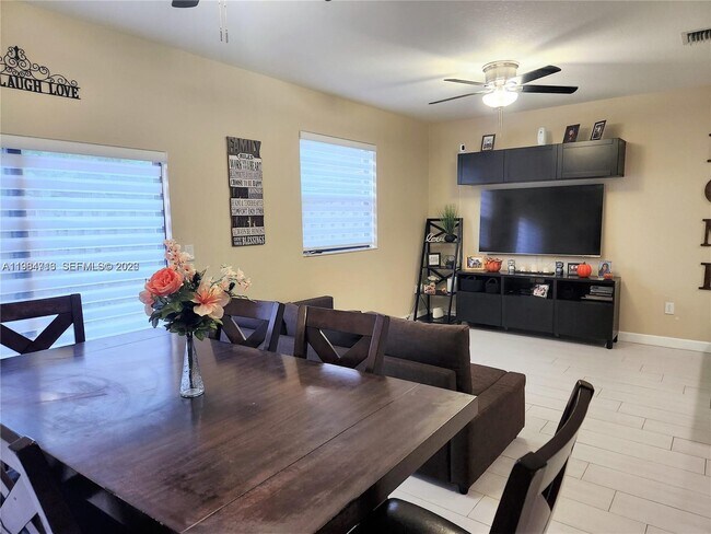 Building Photo - 11887 SW 150th Pl