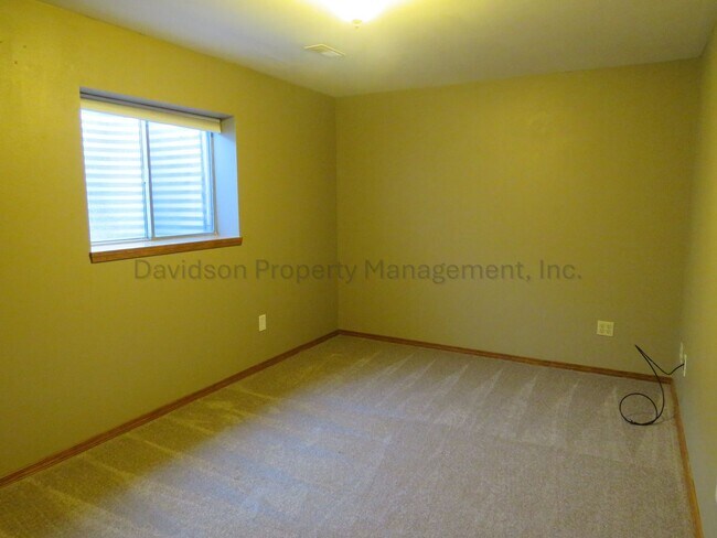 Building Photo - 3280 Richmond Dr