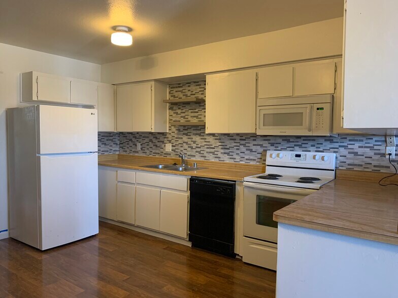 Building Photo - 200 Bruce Way