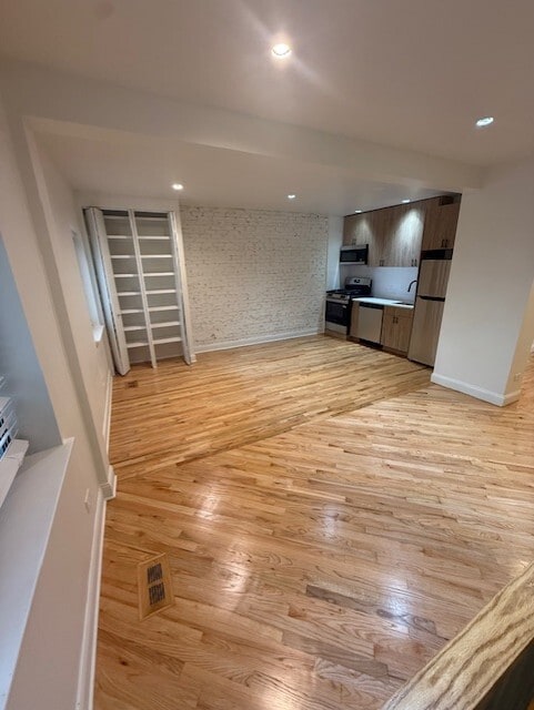 Building Photo - 4946 N Harding Ave