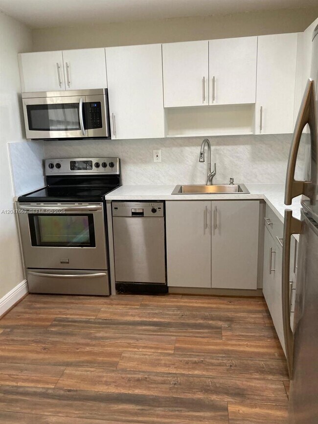Building Photo - 7900 Tatum Waterway Dr
