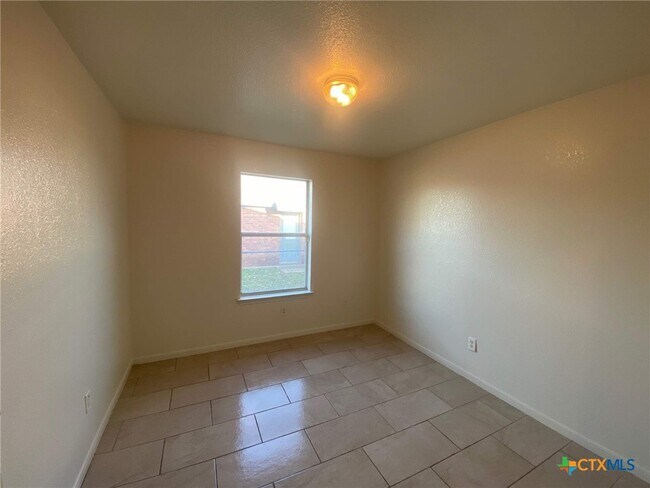 Building Photo - 103 Castellon Ct