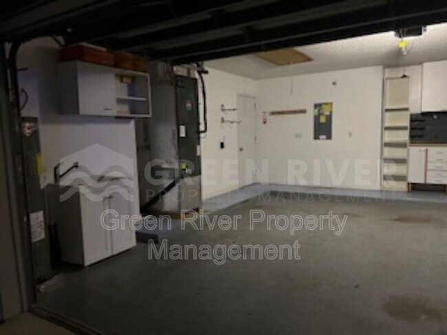 Building Photo - 1559 Lakeway Dr