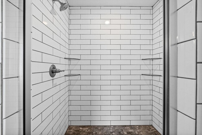 Building Photo - Pet Friendly Four Bedroom!