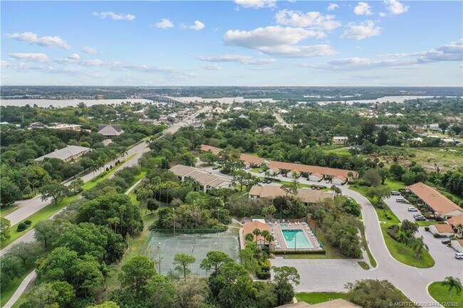 Building Photo - 1544 SW Silver Pine Way