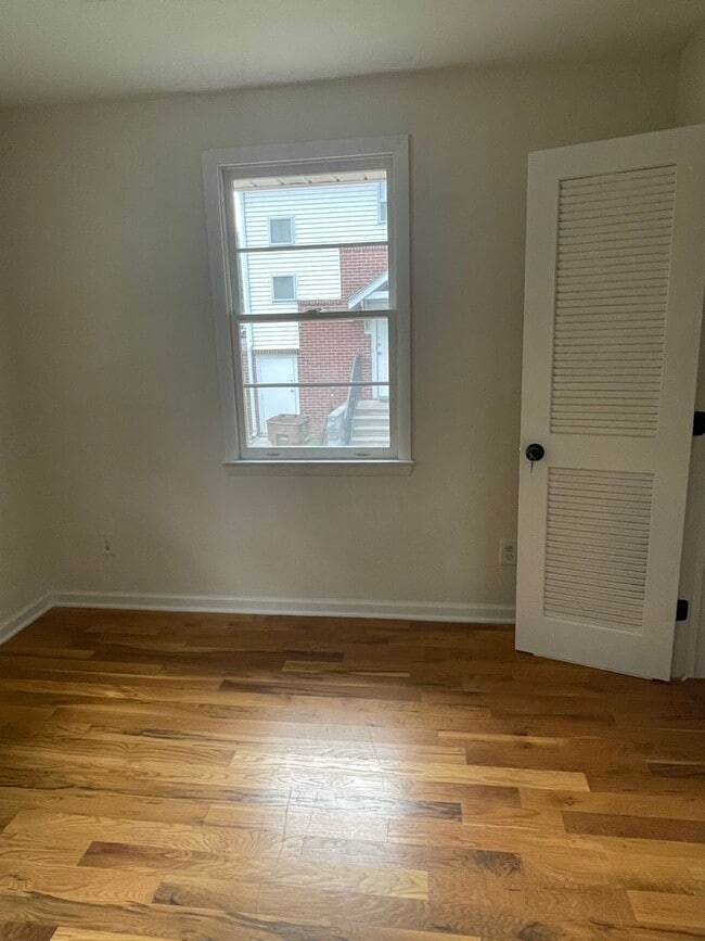 Building Photo - 1036 Seymour Ave