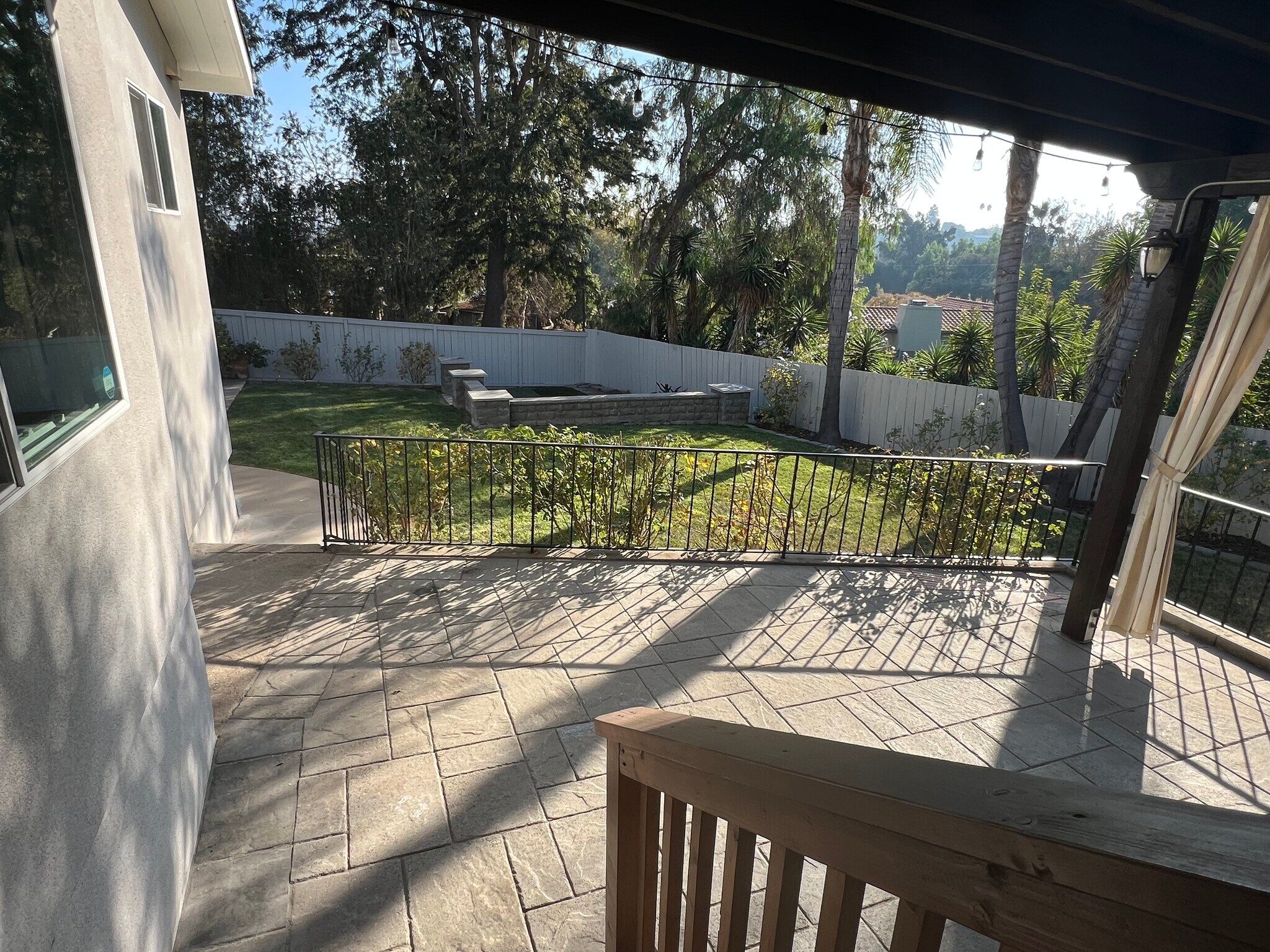 Building Photo - 4228 Calavo Dr