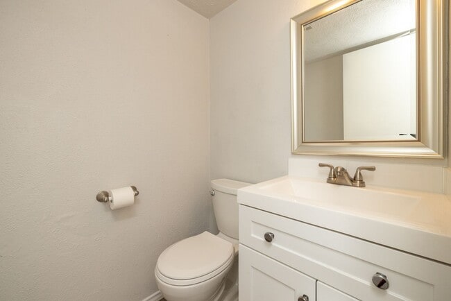 Building Photo - Remodeled Townhome with Granite & Stainless appliances