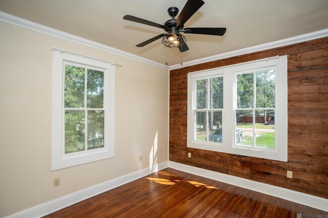 Building Photo - 30180 Smith Dr