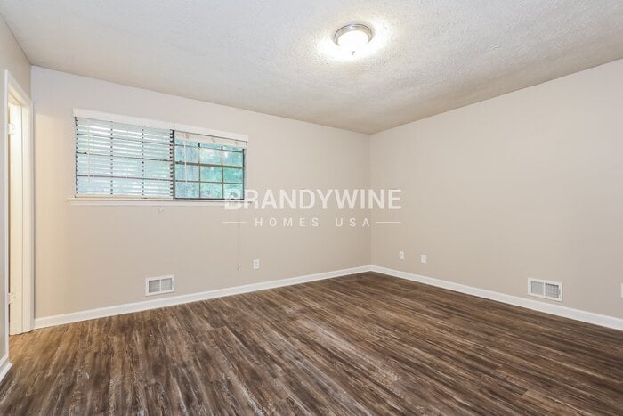 Building Photo - 9347 Forest Knoll Dr