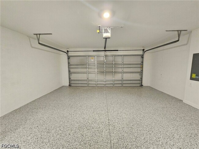 Building Photo - 20501 Hazelnut Ct S