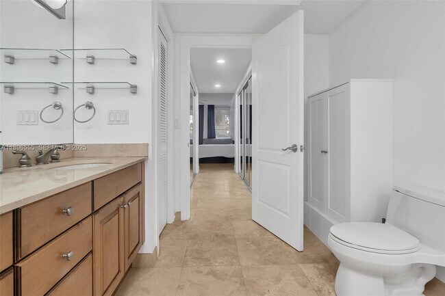 Building Photo - 9 NE 20th Ave