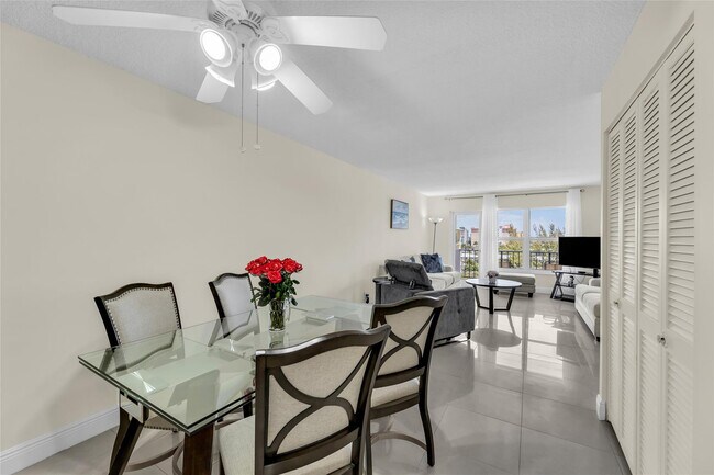 Building Photo - 405 N Ocean Blvd