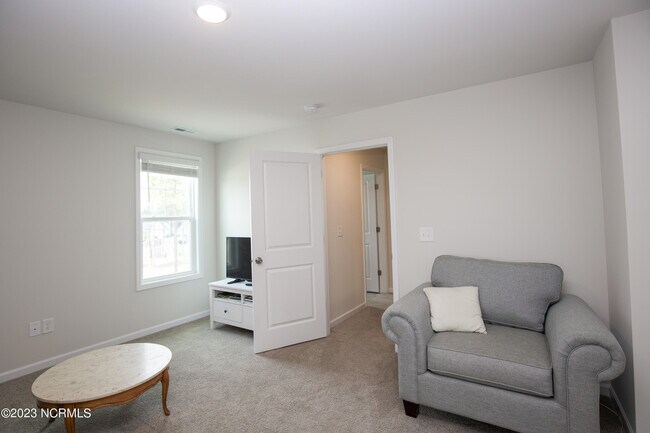 Building Photo - 402 Summer Wind Wy