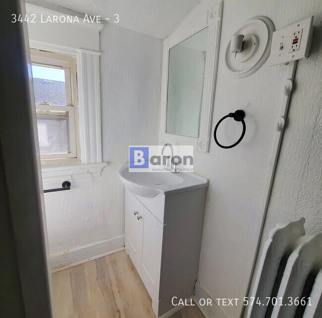 Building Photo - 3442 Larona Ave