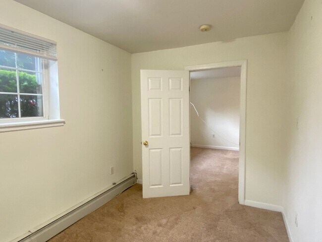 Building Photo - Nice 3 bed in Packards corner