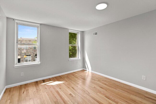 Building Photo - 2518 E Fayette St