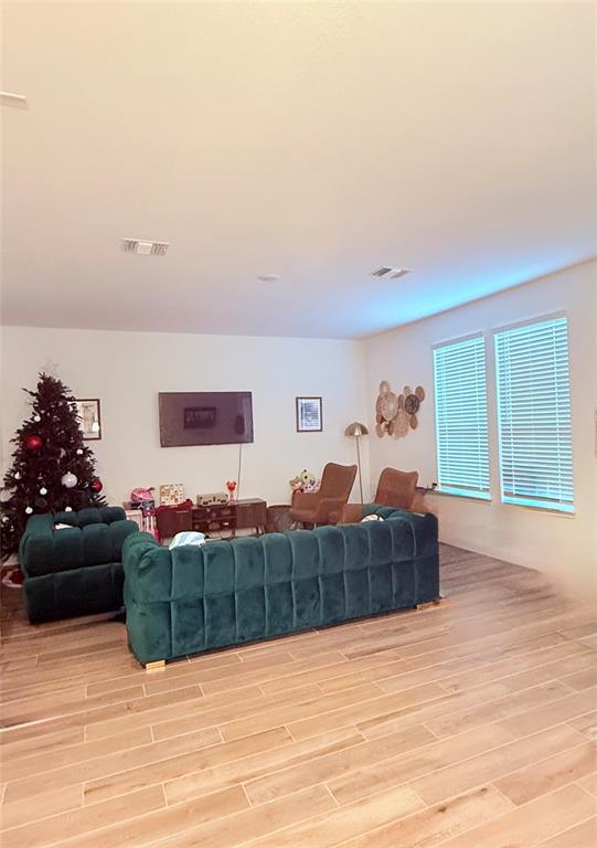 Building Photo - 513 Senca Pk