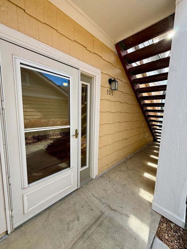 Building Photo - MUST SEE 2 Bed/2 Bath Condo in the Lakeshore at Centerra!