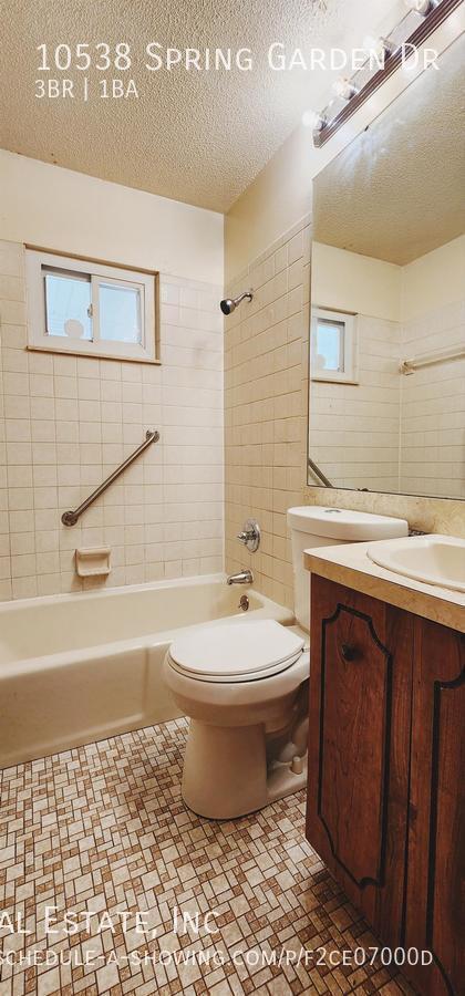 Building Photo - 10538 Spring Garden Dr