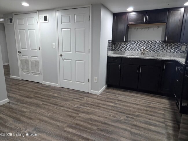 Building Photo - 1209 Durrett Ln