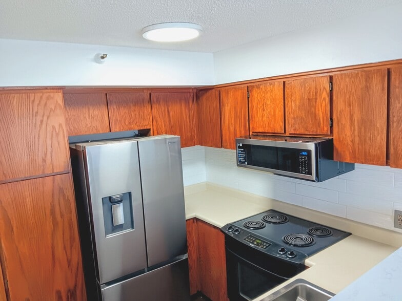 Building Photo - 930 Kaheka St