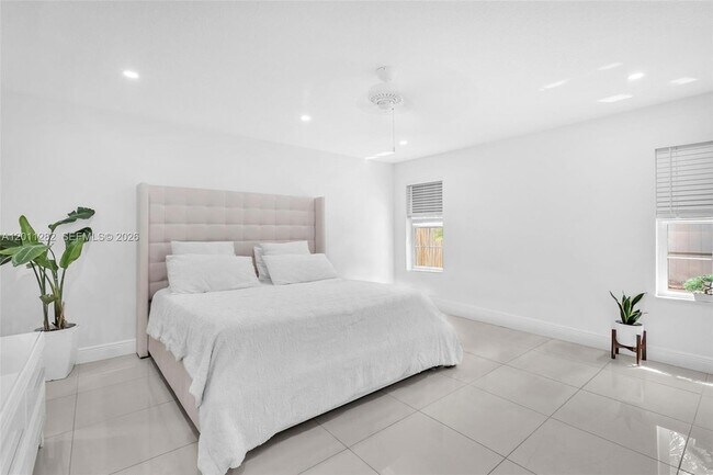 Building Photo - 252 Malibu Cir