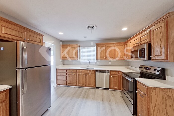 Building Photo - 10 Idlewood Ln