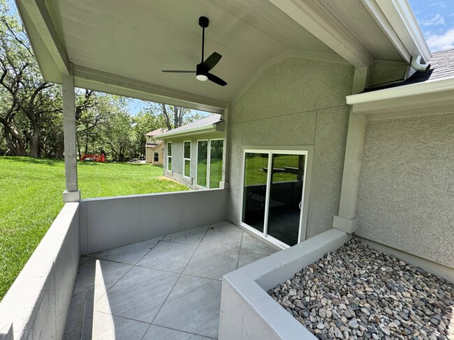 Building Photo - 1617 SW Hedgewood Ln
