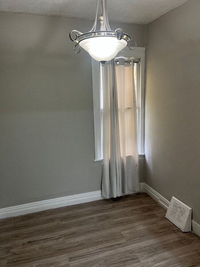 Building Photo - SECTION 8 and EDEN Accepted!! Spacious New...