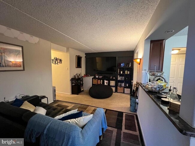 Building Photo - 3304 Valley Dr