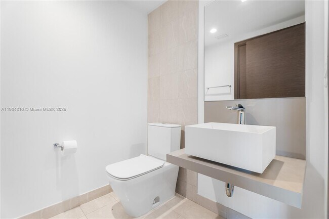 Building Photo - 1000 Brickell Plaza