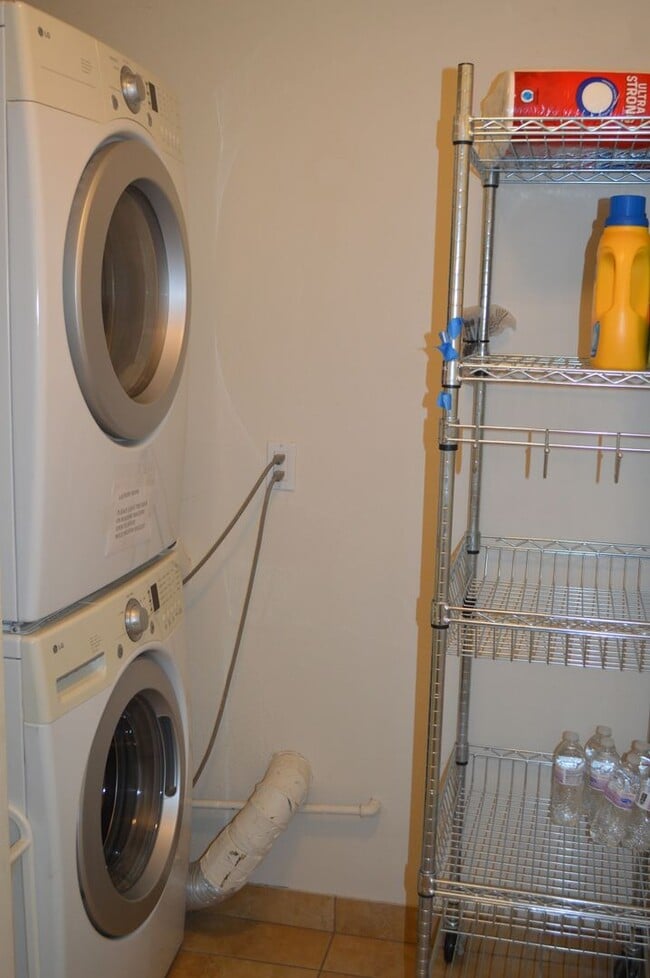 Building Photo - Casa de Oro in Little Tuscany, SEASONAL/MO...