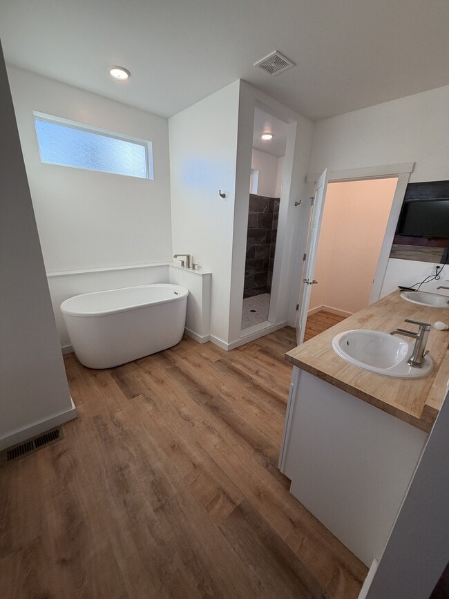 Building Photo - 4280 NE Alexander Way