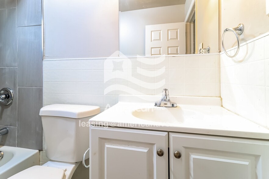 Building Photo - 11183 Unity Dr