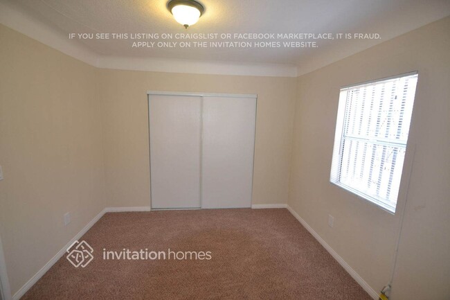 Building Photo - 827 E Colden Ave