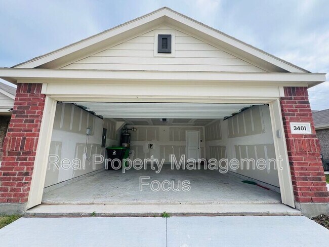 Building Photo - 3401 Harper St