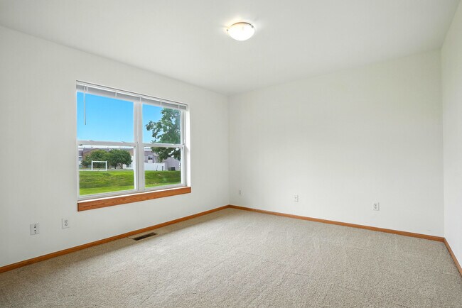 Building Photo - 20 Redtail Bend