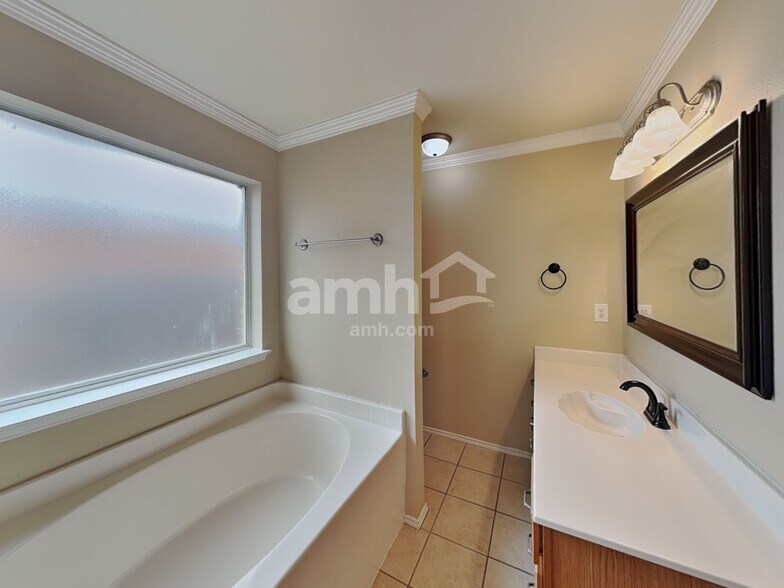 Building Photo - 1909 Wahoo Dr